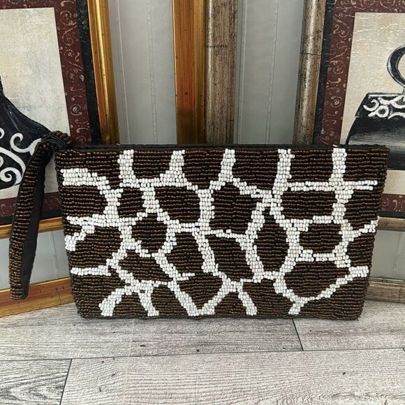 Giraffe Pattern Beaded Wristlet - Picture 2 of 9